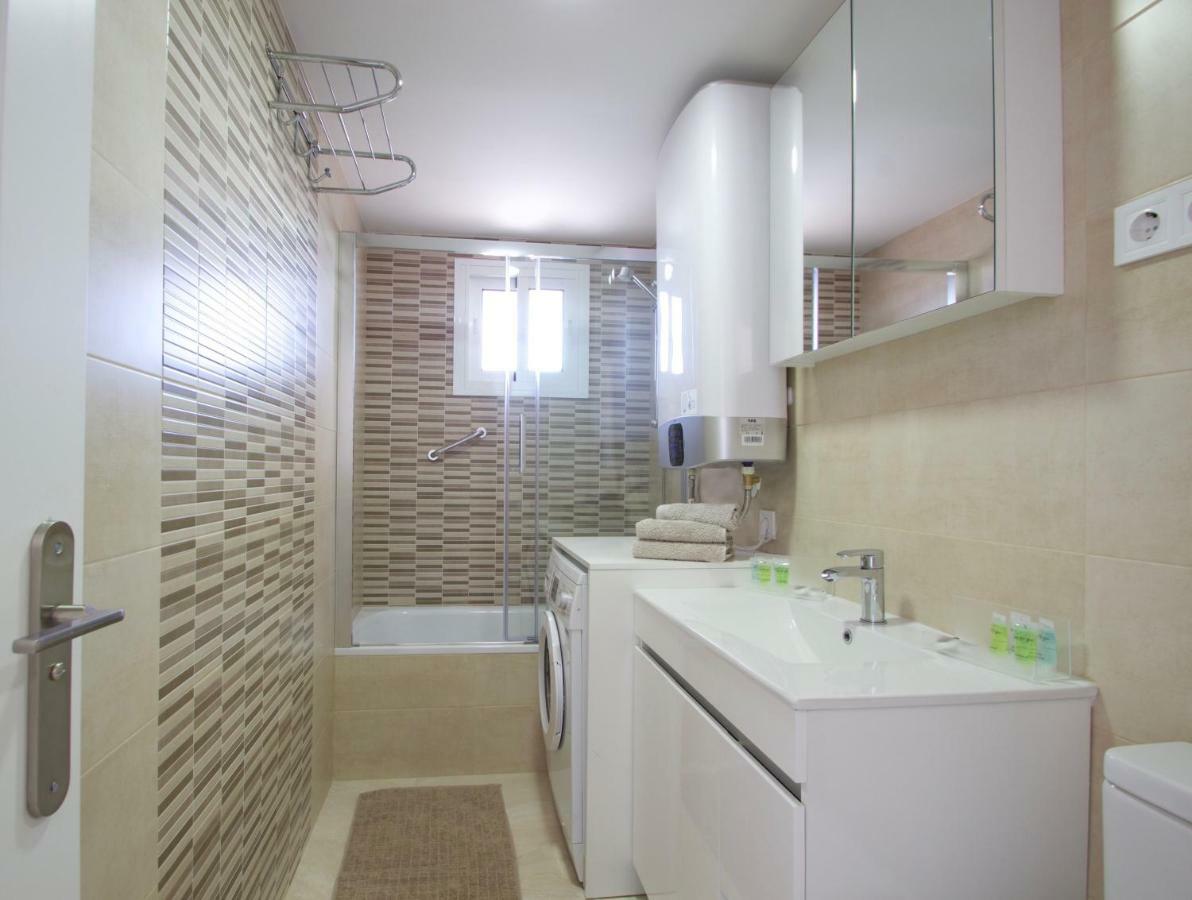 R&E Apartment ตอร์เรโมลิโนส ภายนอก รูปภาพ